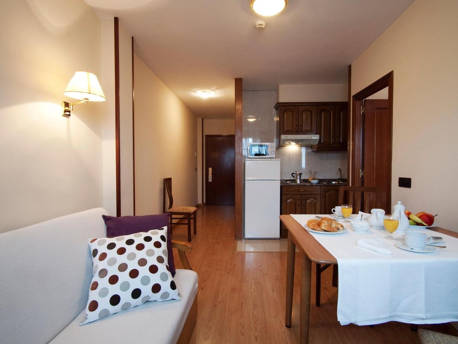 Hotel Y Apartamentos Arias ナビア エクステリア 写真
