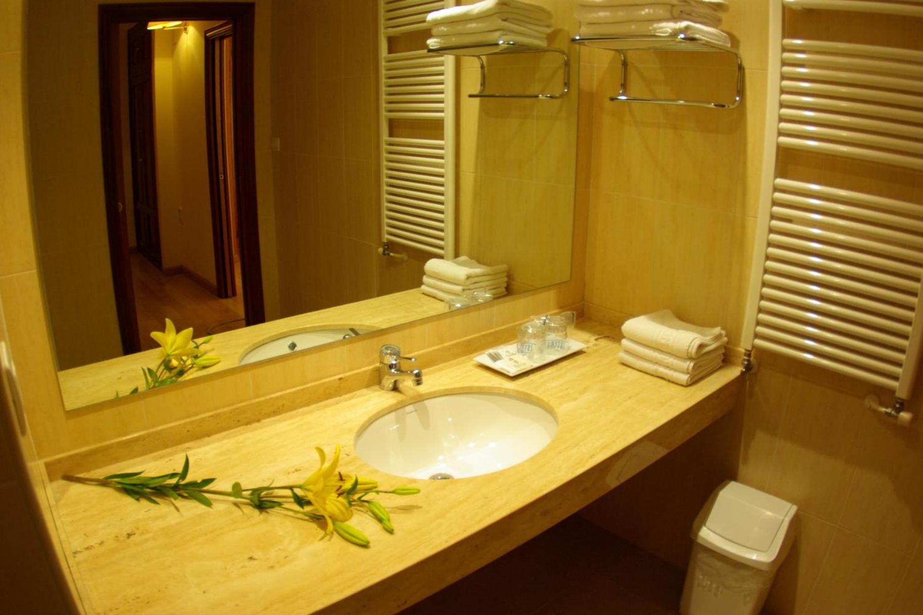 Hotel Y Apartamentos Arias ナビア エクステリア 写真