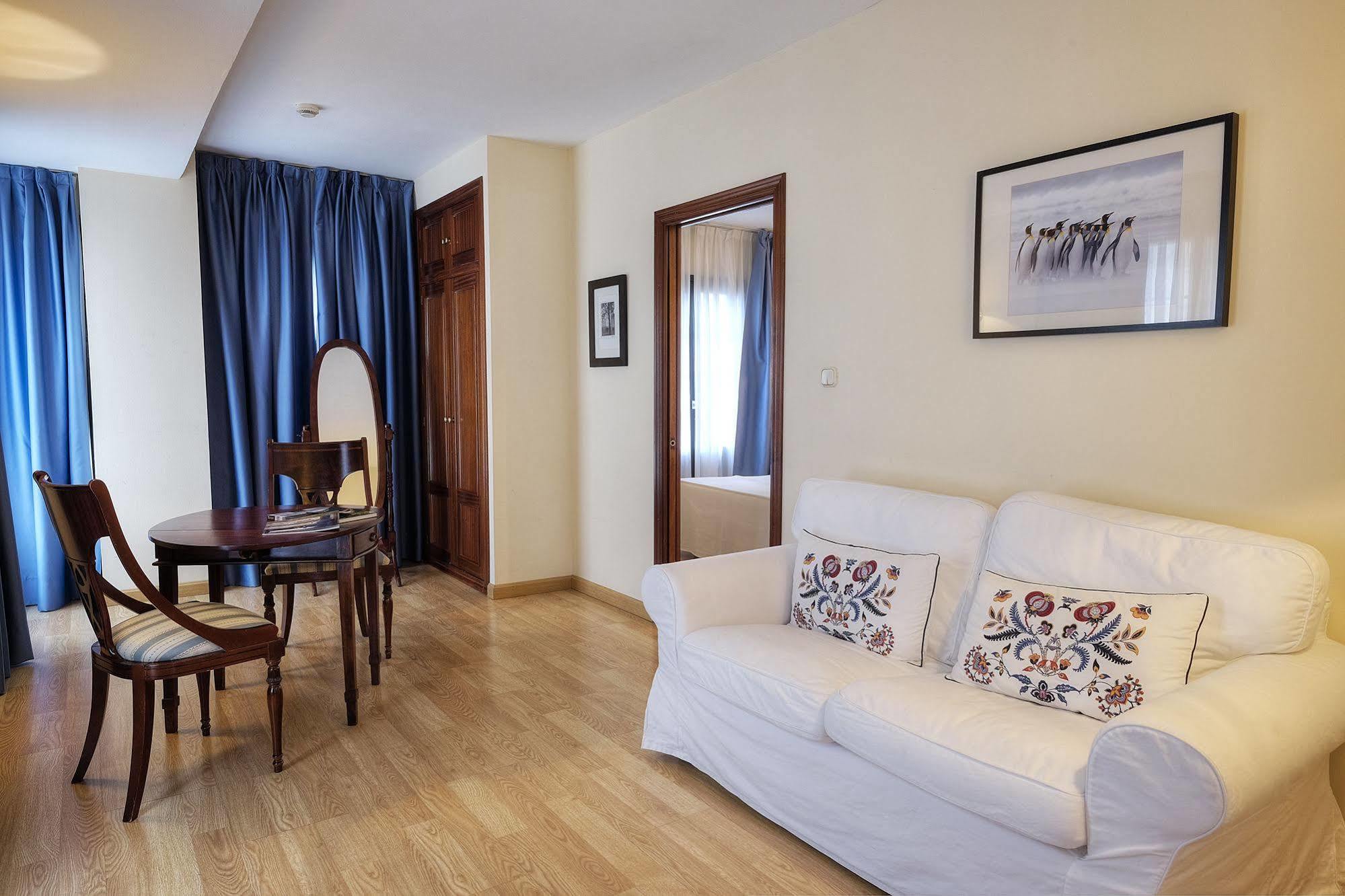 Hotel Y Apartamentos Arias ナビア エクステリア 写真
