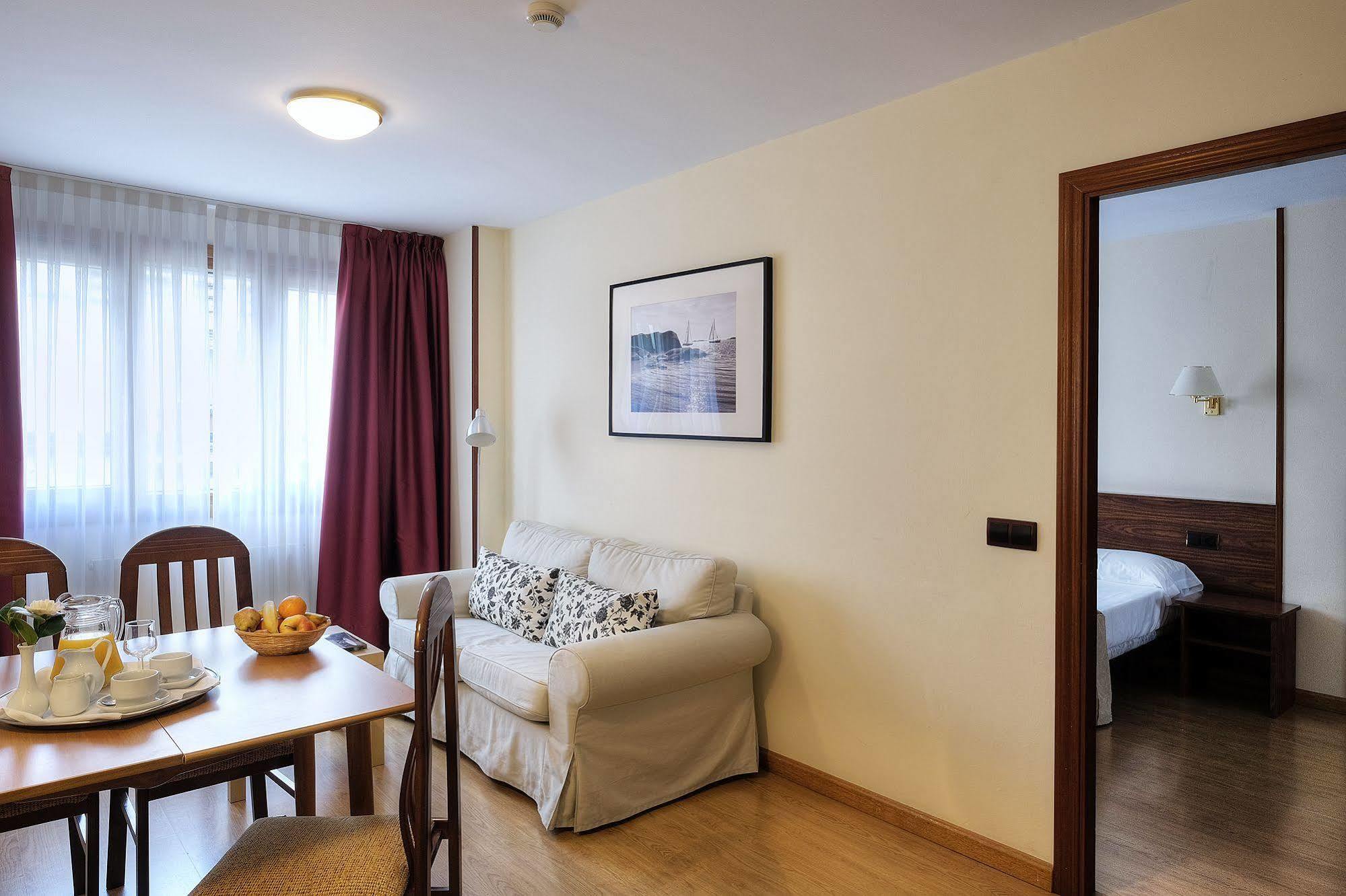 Hotel Y Apartamentos Arias ナビア エクステリア 写真