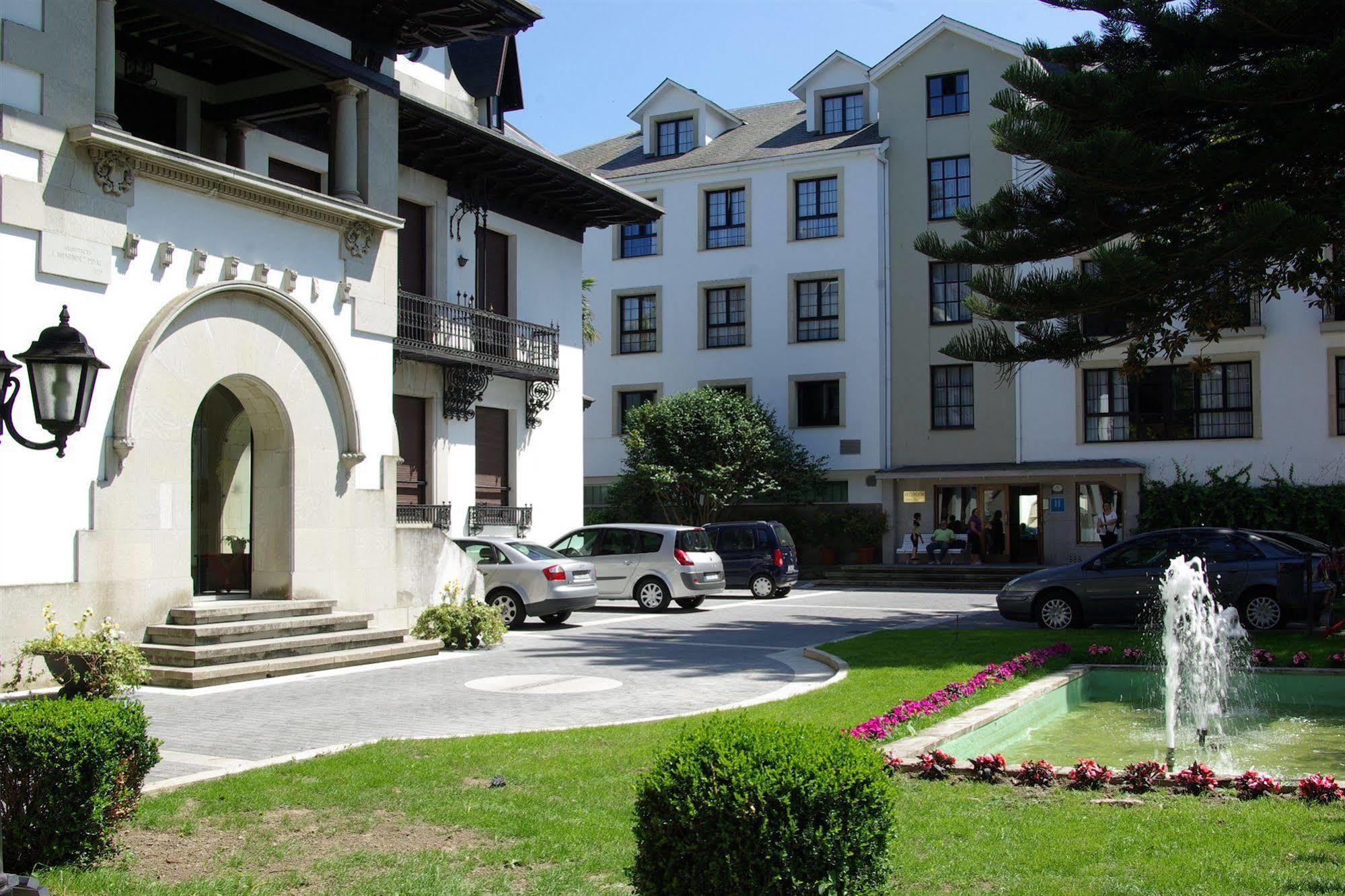Hotel Y Apartamentos Arias ナビア エクステリア 写真