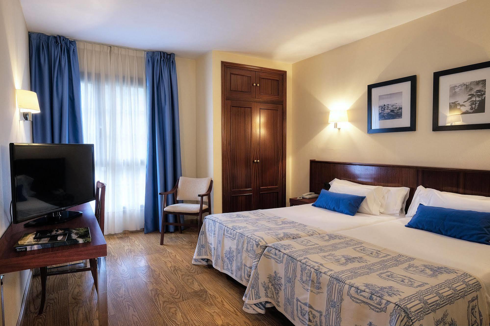 Hotel Y Apartamentos Arias ナビア エクステリア 写真