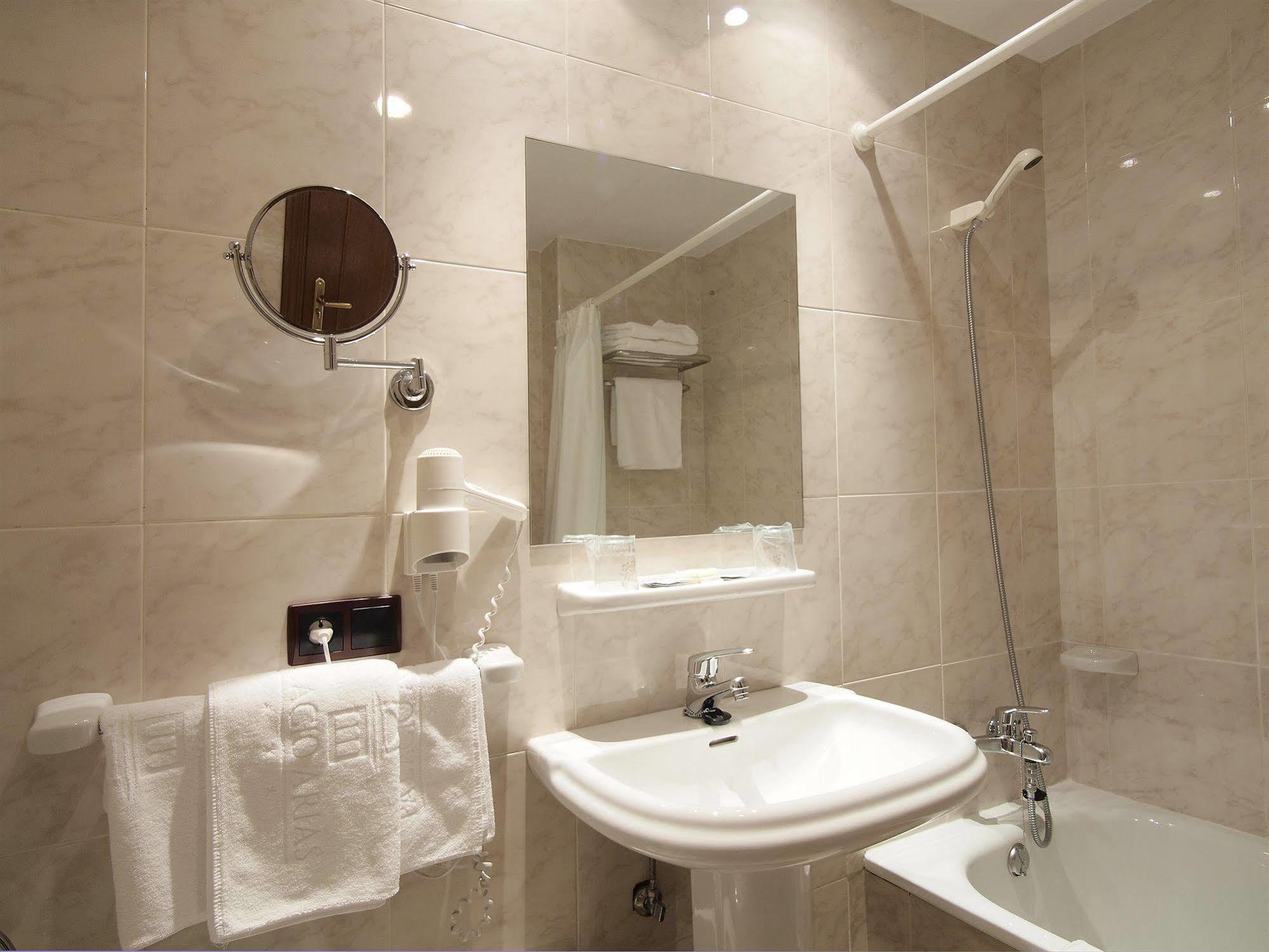 Hotel Y Apartamentos Arias ナビア 部屋 写真