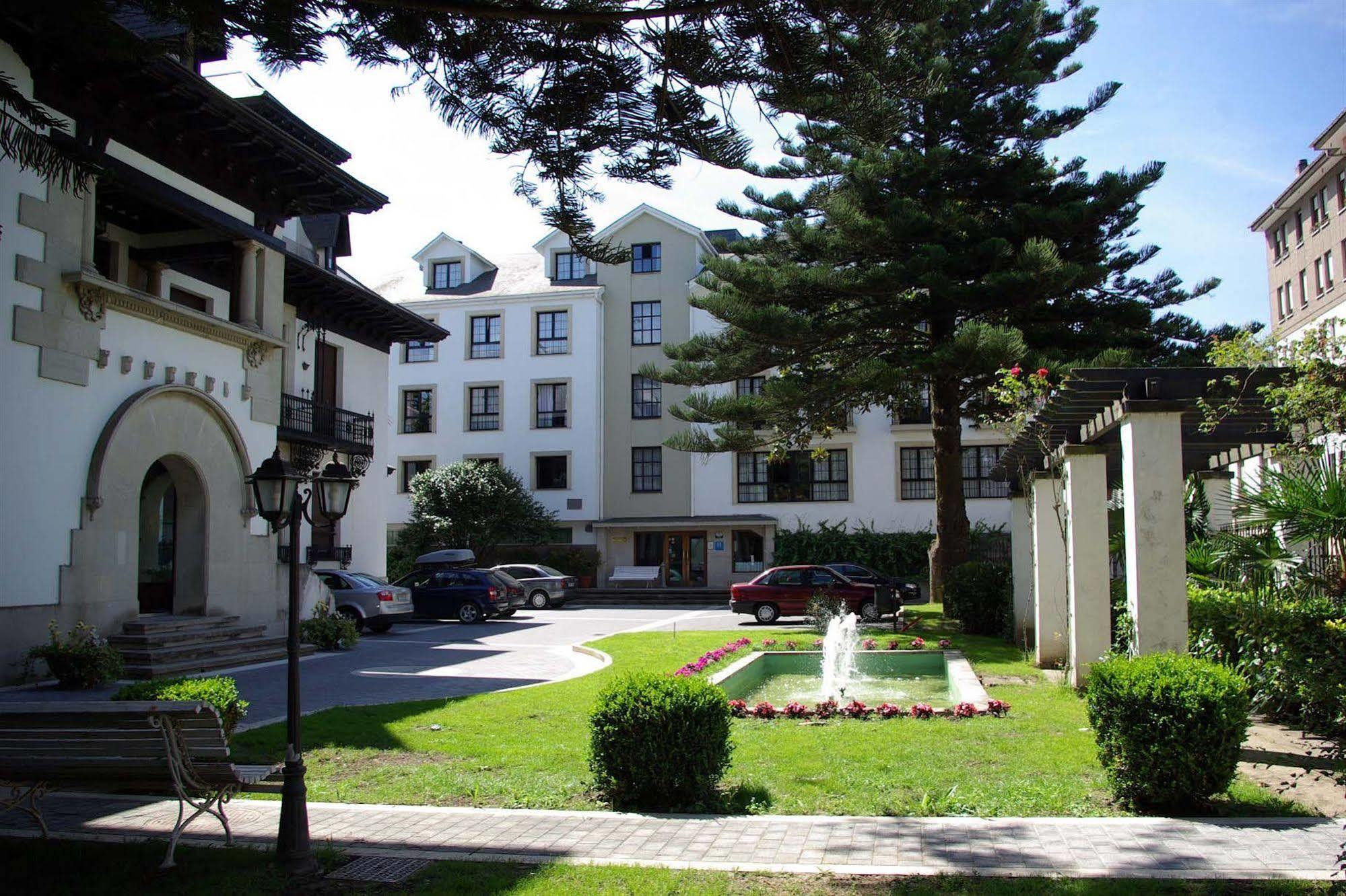 Hotel Y Apartamentos Arias ナビア エクステリア 写真